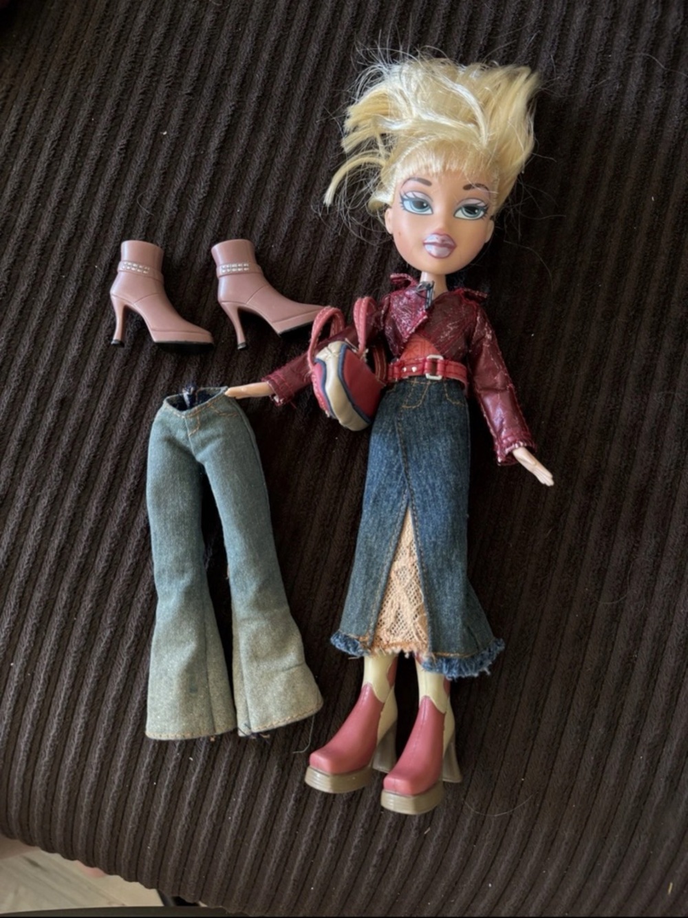 Bratz Doll Cloe Xpress It! With Clothes & Accessories